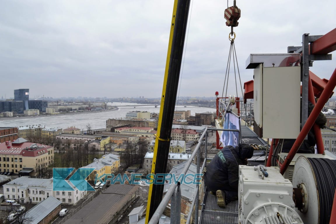 Монтаж башенного крана усилиями 200 тонного автокрана